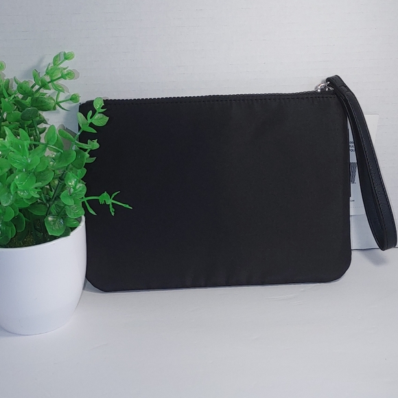 COPY - Steve Madden Wristlet - Picture 2 of 3